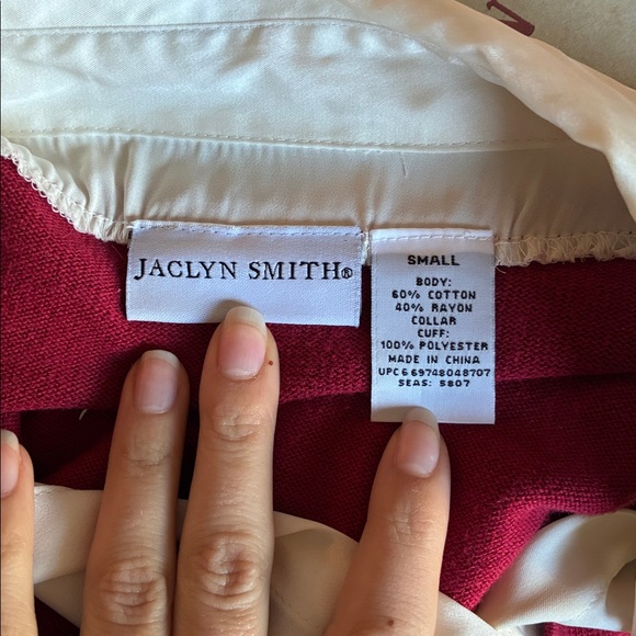 Jaclyn Smith Burgundy Red Sweater with Cream Collar and Pearl Buttons Sz S GUC - Picture 5 of 6